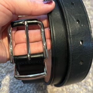 Johnston & Murphy black leather belt in 40 with silver buckle